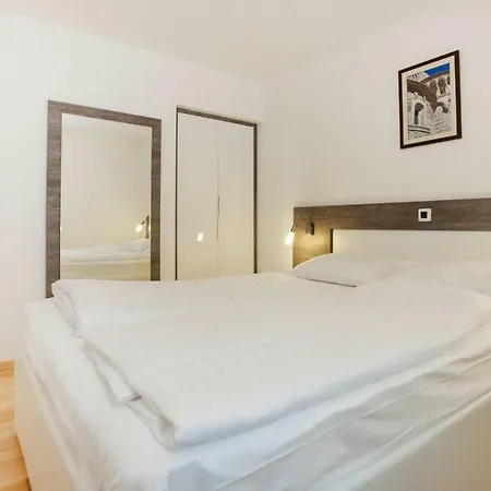 Apartment Sunnyside Cdn02066 Dye Petrcane